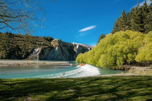 Kawarau River Station boasts 14km of riverfront.